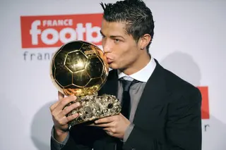 بعد فوزه بالتصويت.. هل يستحق رونالدو لقب أفضل فائز بالكرة الذهبية في التاريخ؟ 29 أكتوبر 2026 10:53 ص